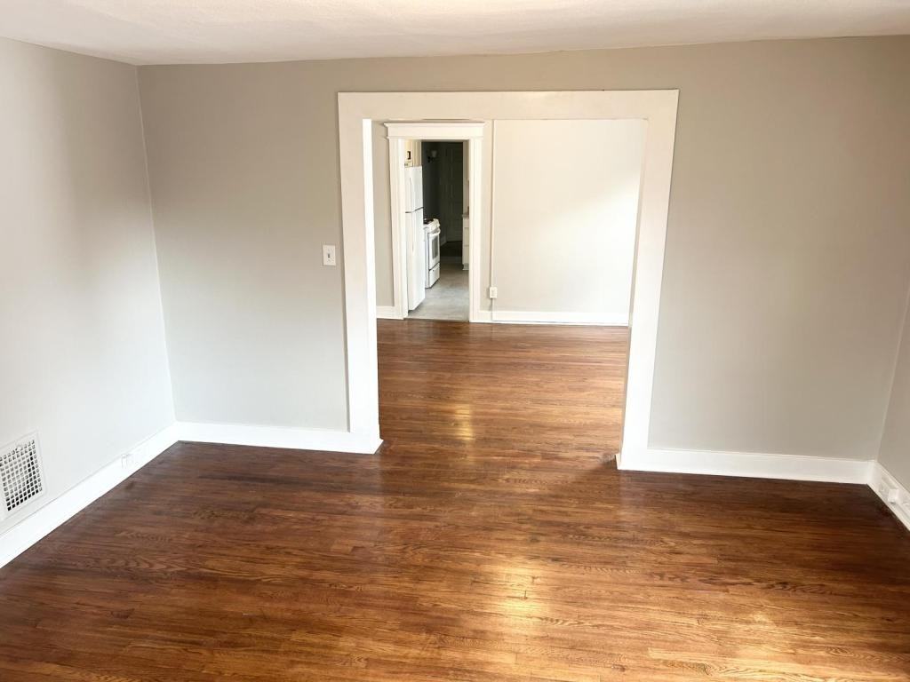 141 S Edwards Ave Apt S - Photo 2 of 20