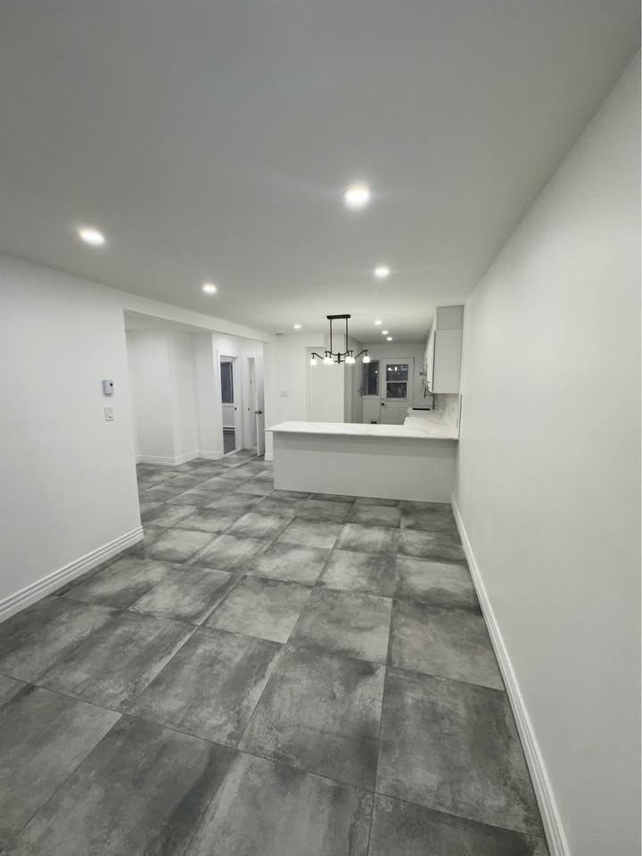 8591 Rue Birnam - Photo 3 of 6