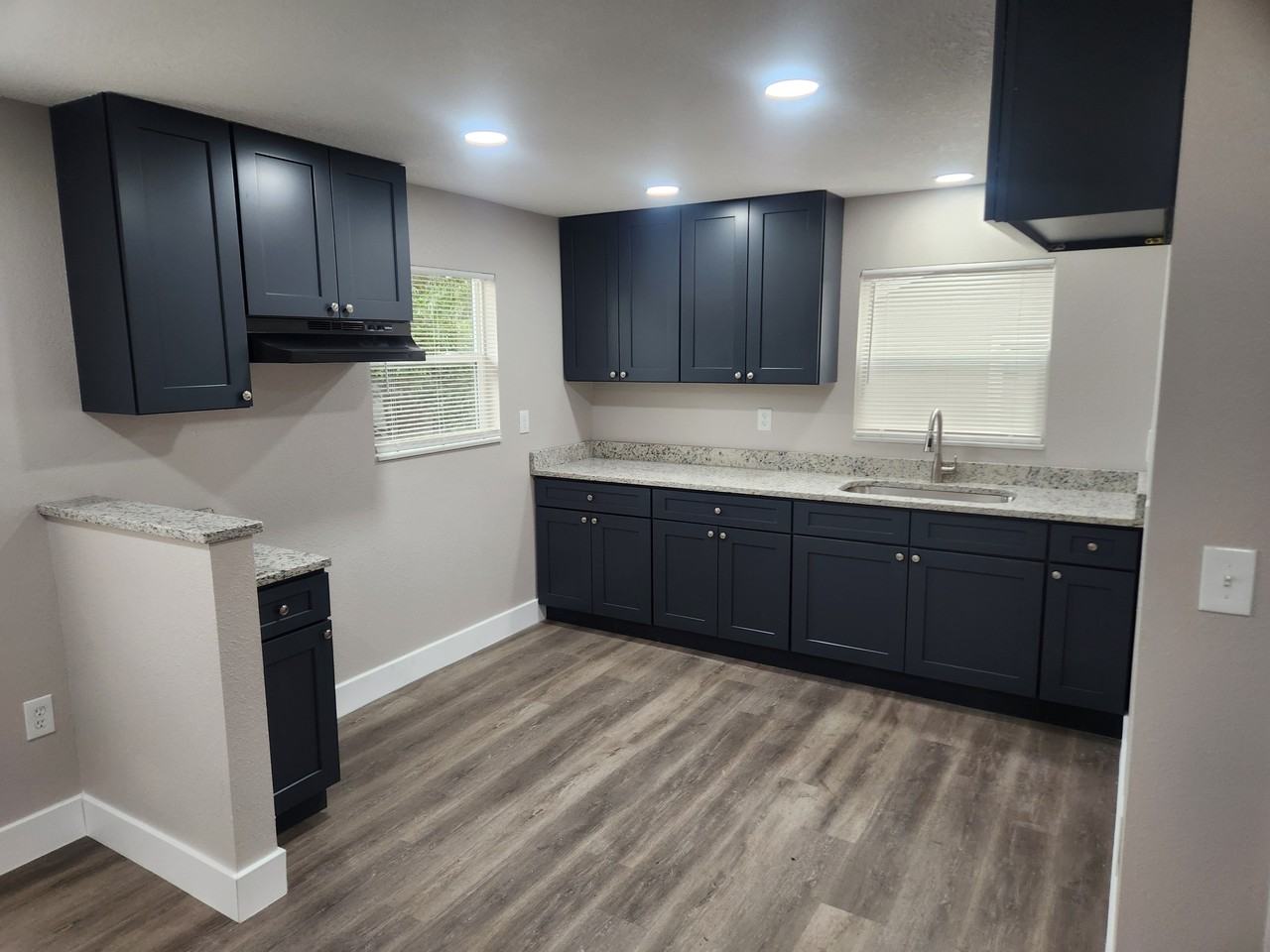 666 1/2 W Robinson St - Photo 3 of 16