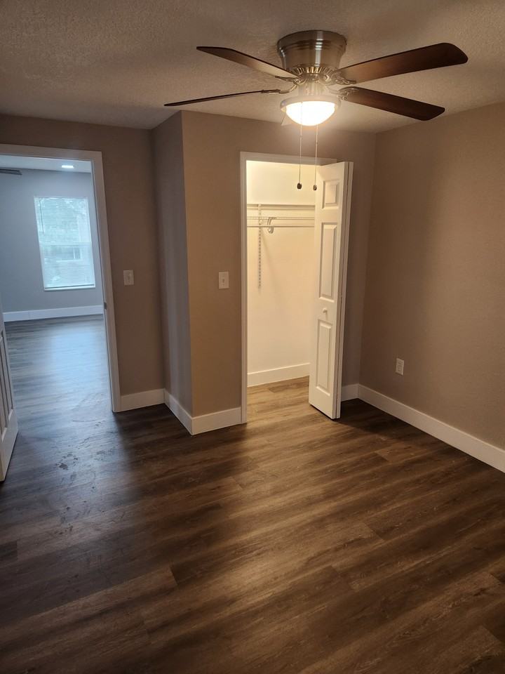 666 1/2 W Robinson St - Photo 2 of 16