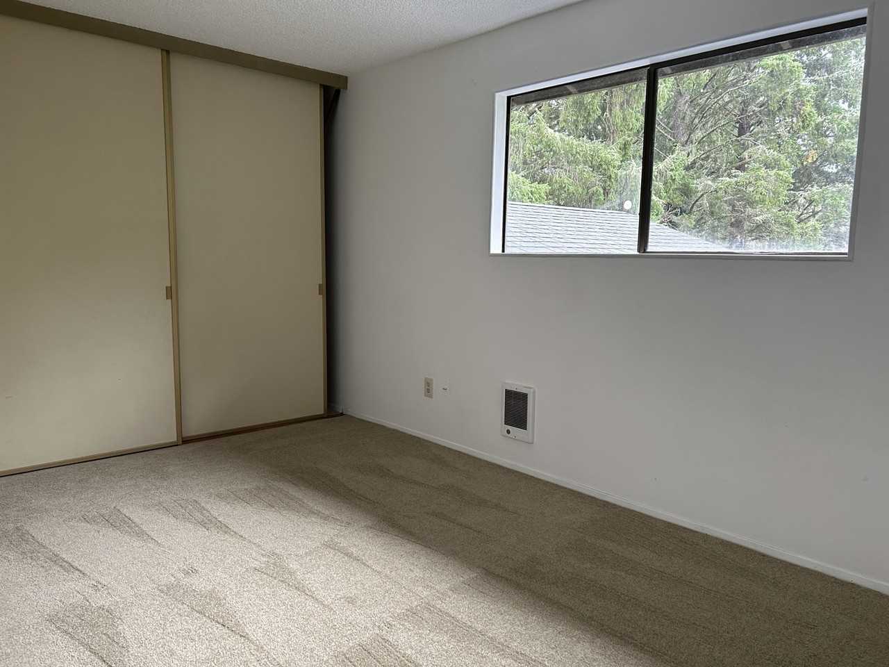 237 Woodhill Ave S #1 - Photo 7 of 16