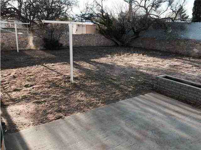 7405 Edgemere Blvd - Photo 3 of 8