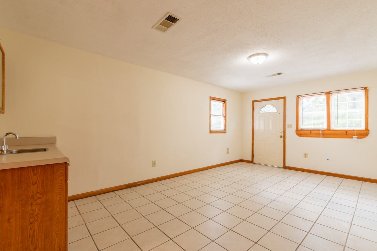 644 Craft Rd ##B - Photo 3 of 11