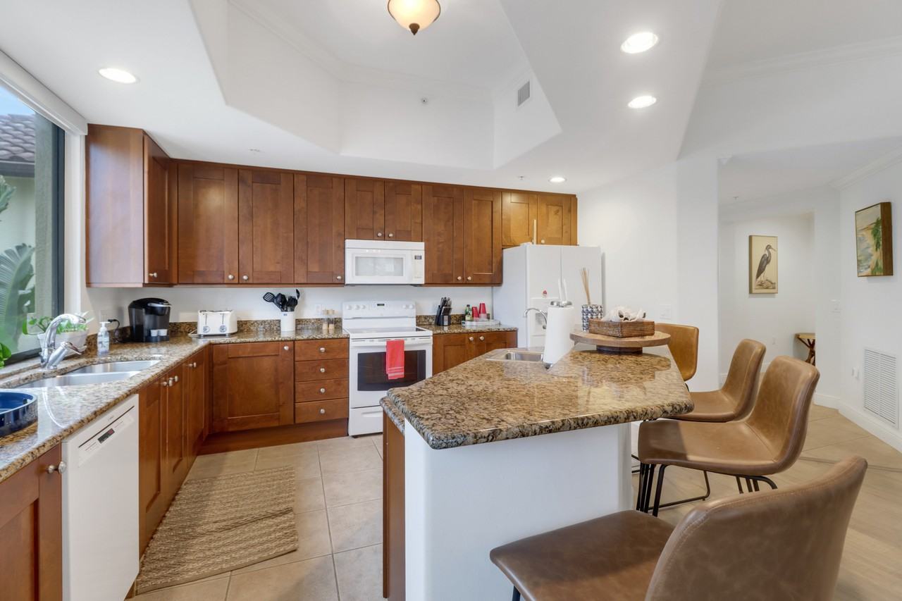 985 Sandpiper St #1 - Photo 3 of 35