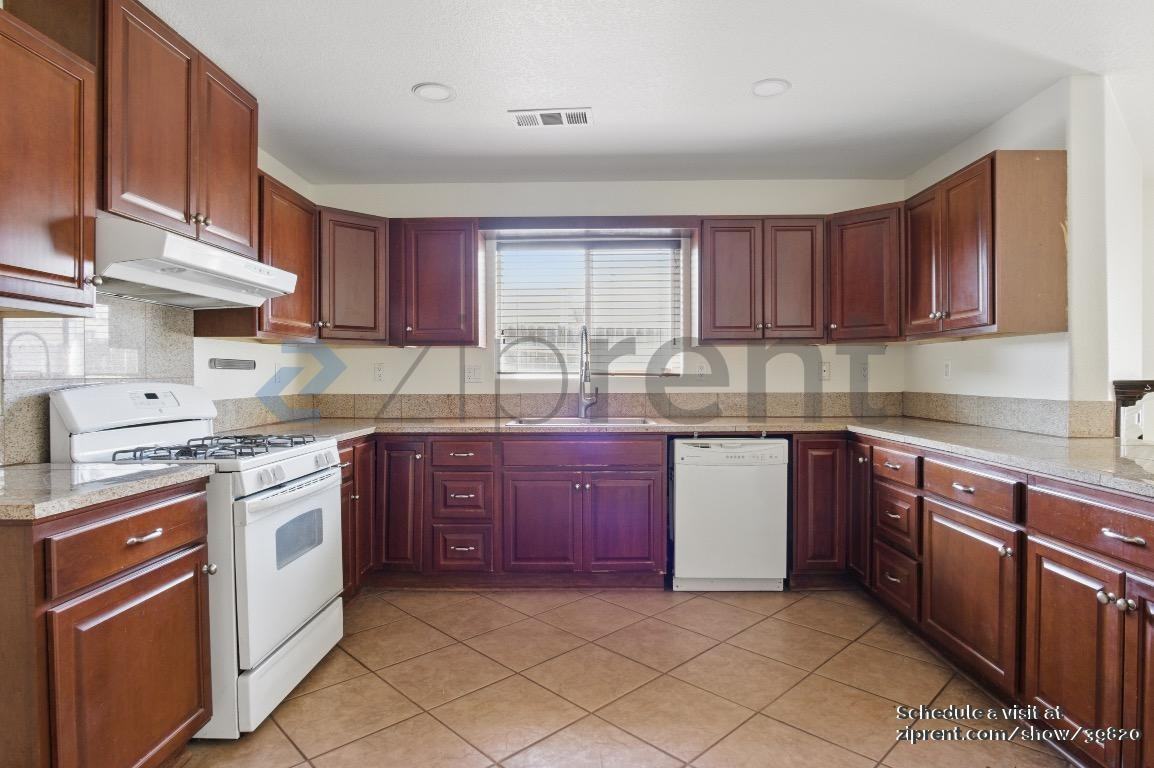 1365 Valley View Ave - Photo 6 of 27