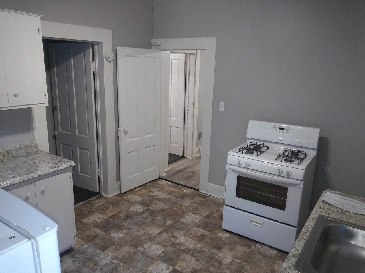 Tenth Avenue Apts. - Photo 3 of 8