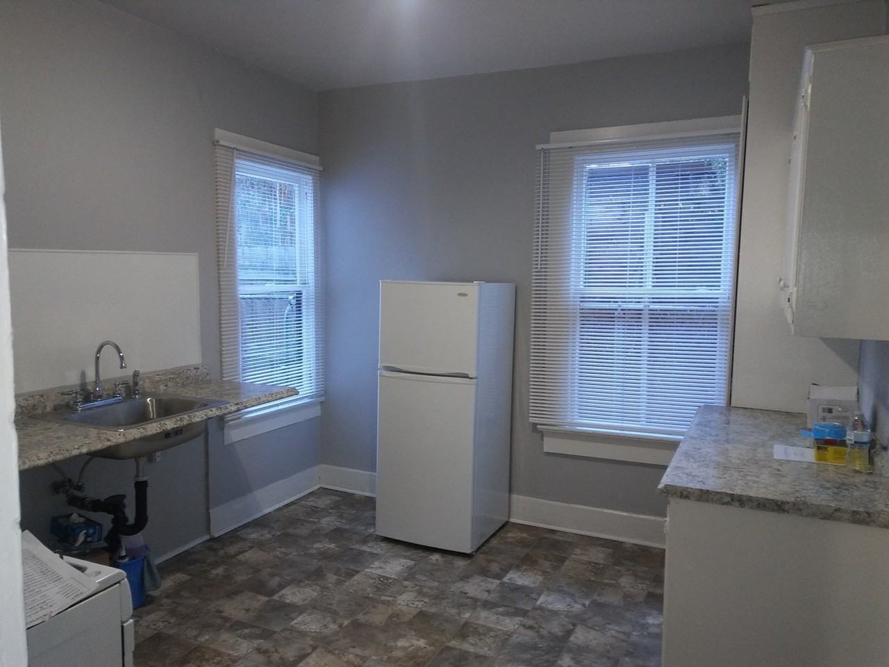 Tenth Avenue Apts. - Photo 4 of 8