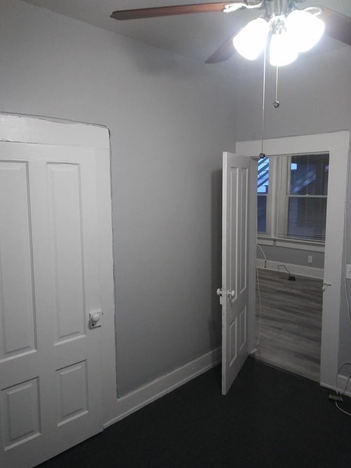 Tenth Avenue Apts. - Photo 6 of 8