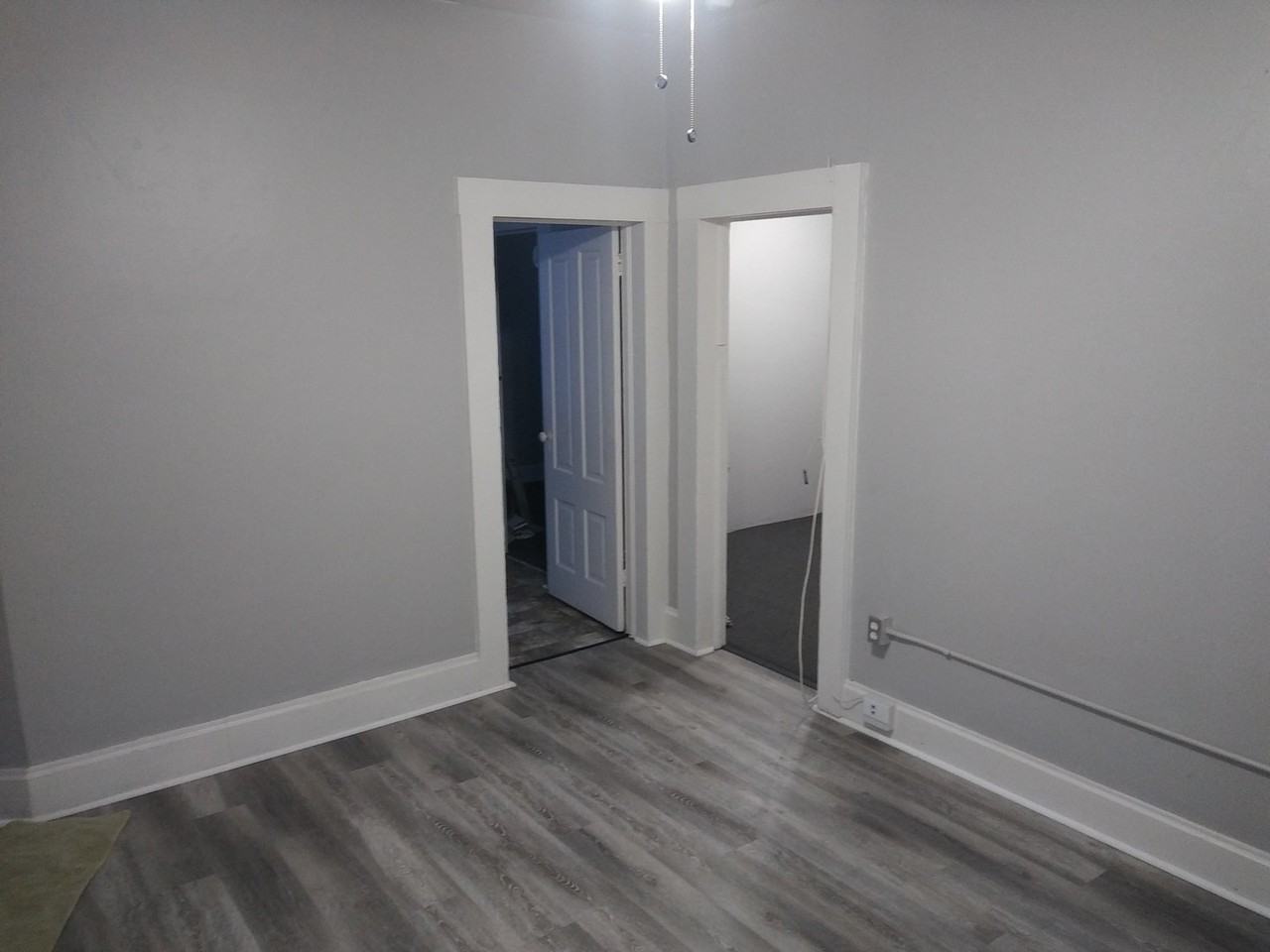 Tenth Avenue Apts. - Photo 7 of 8