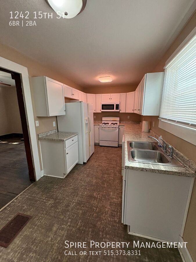 1242 15th St - Photo 2 of 8