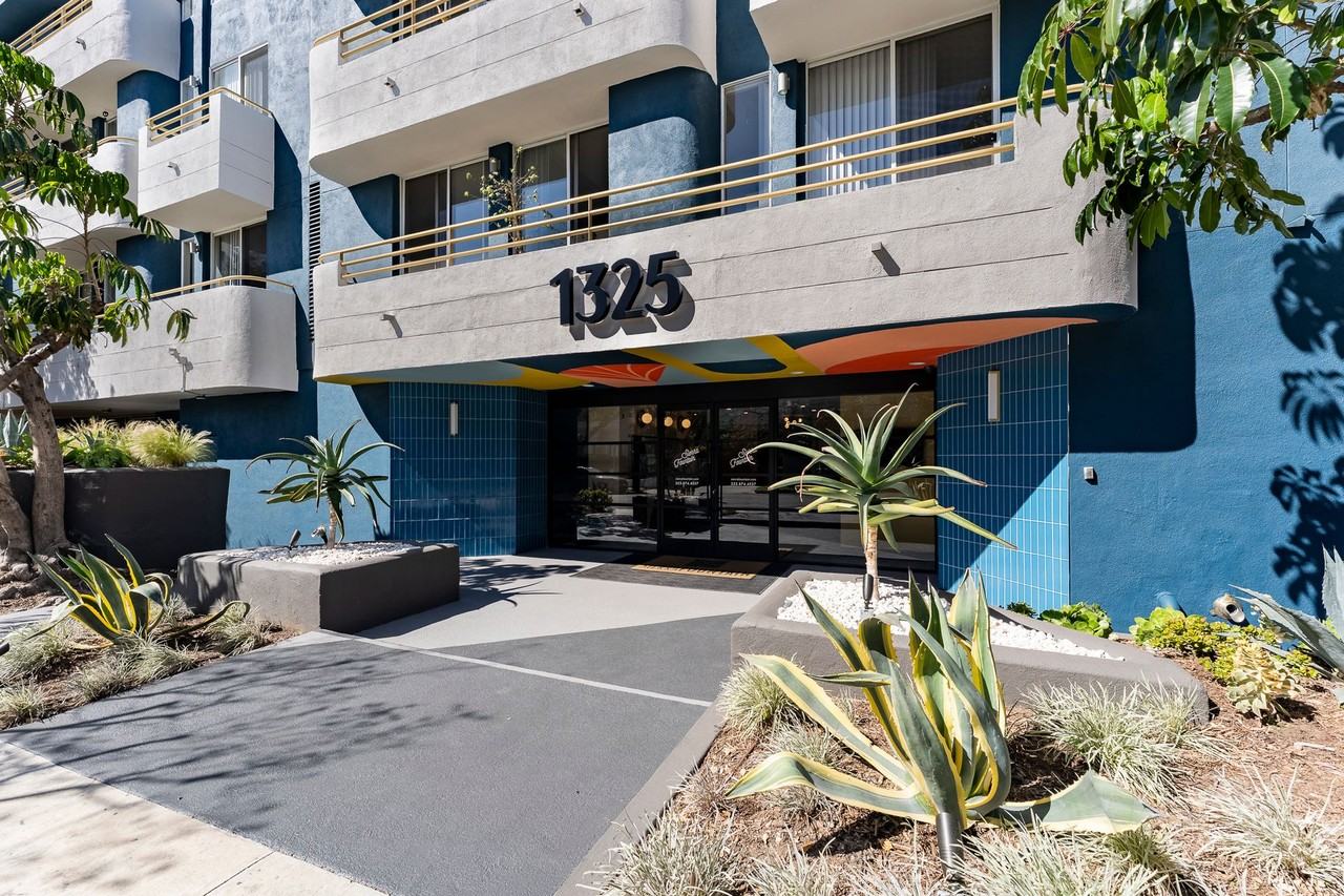 Sierra Fountain Apartments - Photo 4 of 11