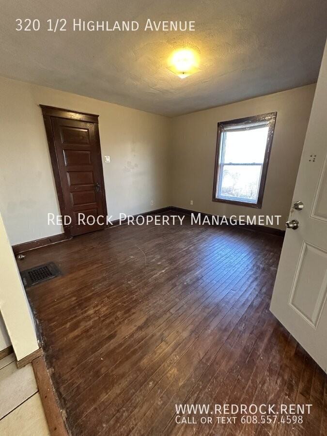 320 1/2 Highland Ave - Photo 3 of 20