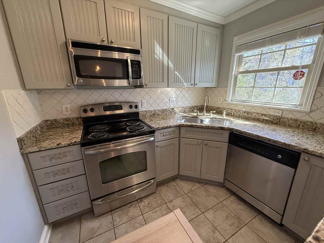 4921 Park Rd #E - Photo 4 of 8