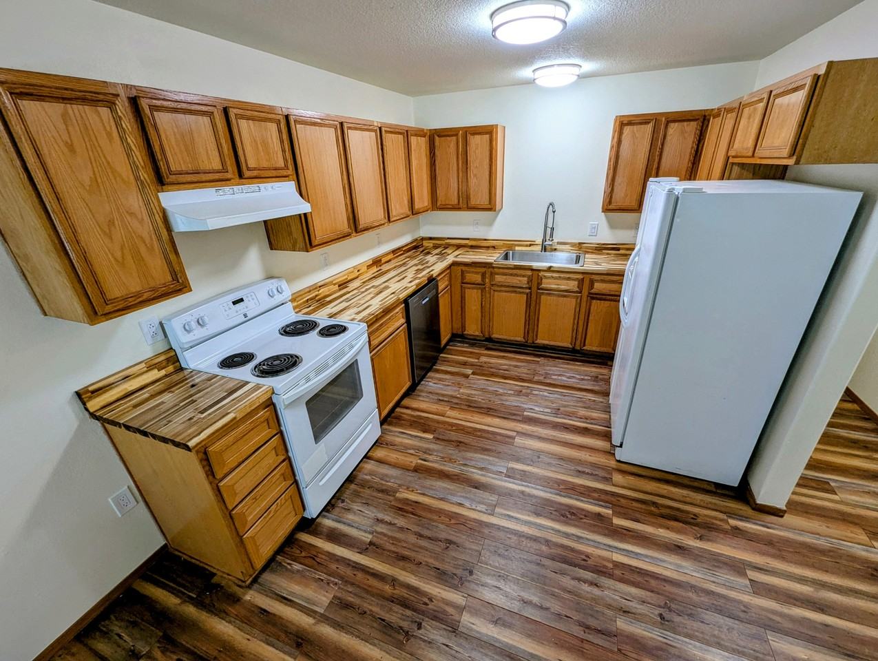 9841 N Lombard St #NA - Photo 3 of 18