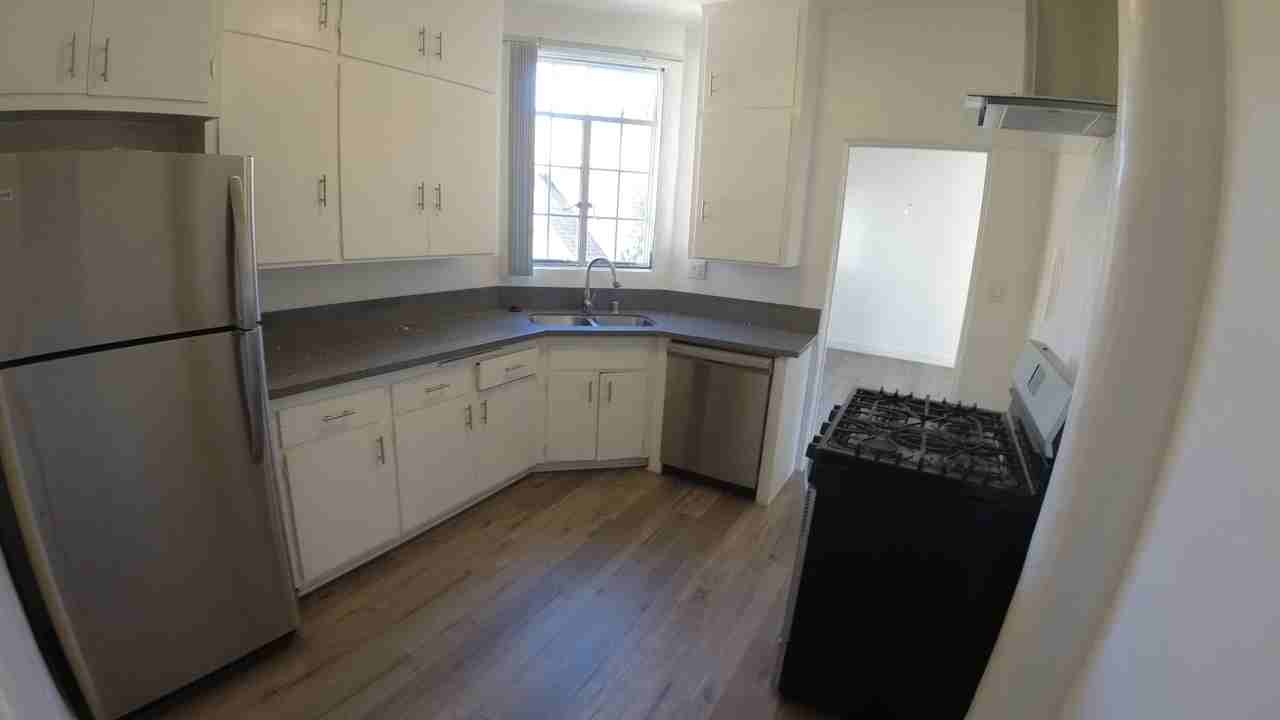 620 N Sweetzer Ave #16 - Photo 2 of 16