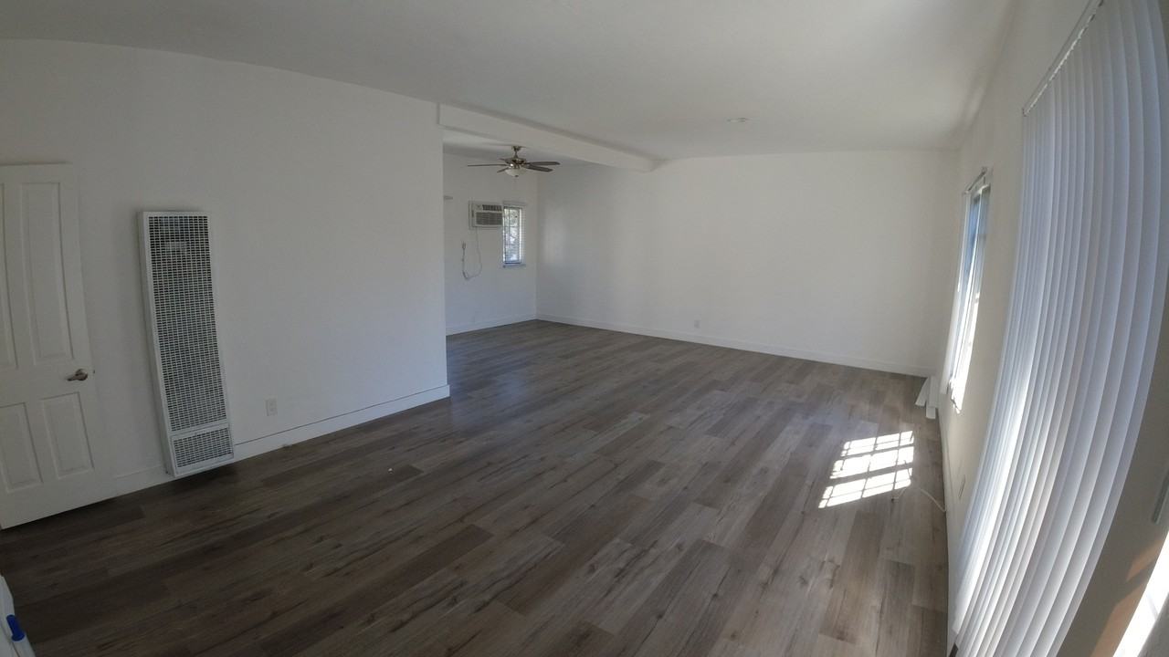 620 N Sweetzer Ave #16 - Photo 3 of 16