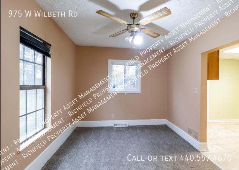 975 W Wilbeth Rd - Photo 3 of 8