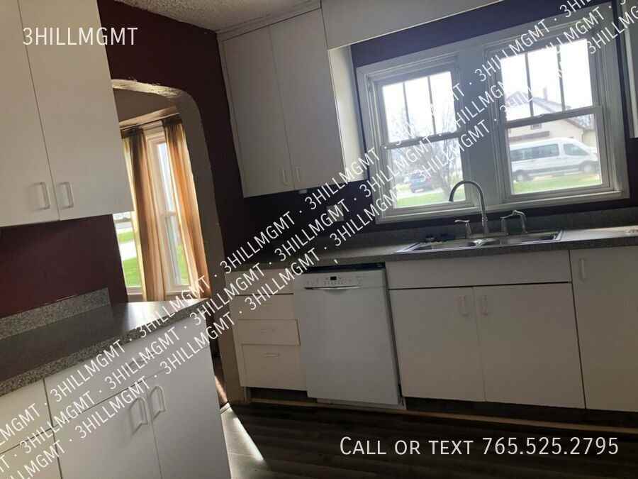 1218 S Bloomington St - Photo 2 of 17