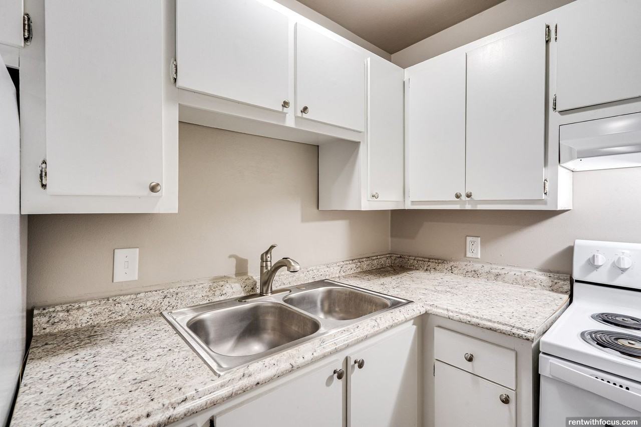 671 S. Western Ave. - Photo 2 of 27