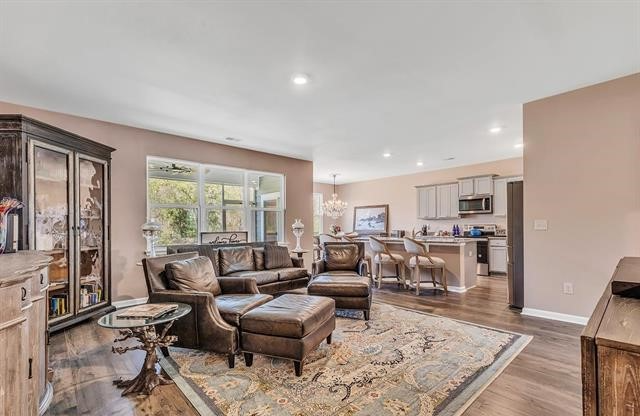 140 Castaway Key Dr - Photo 2 of 13