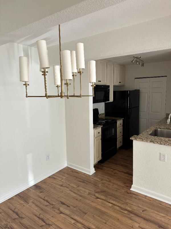 271 Alexandra Dr #13 - Photo 2 of 10