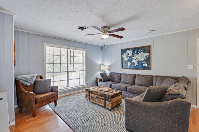 1510 Arlington St - Photo 3 of 20