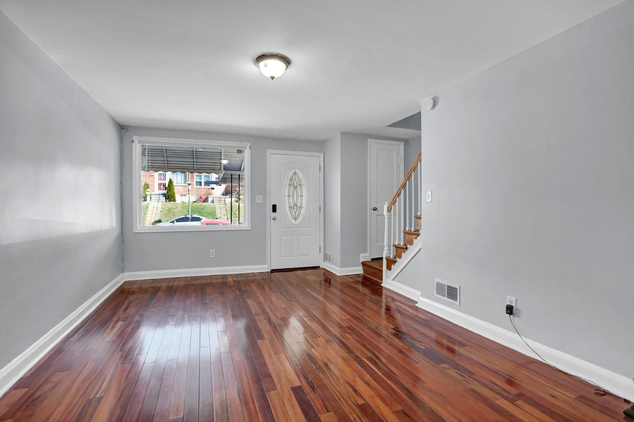 6133 Bessemer Ave - Photo 3 of 24