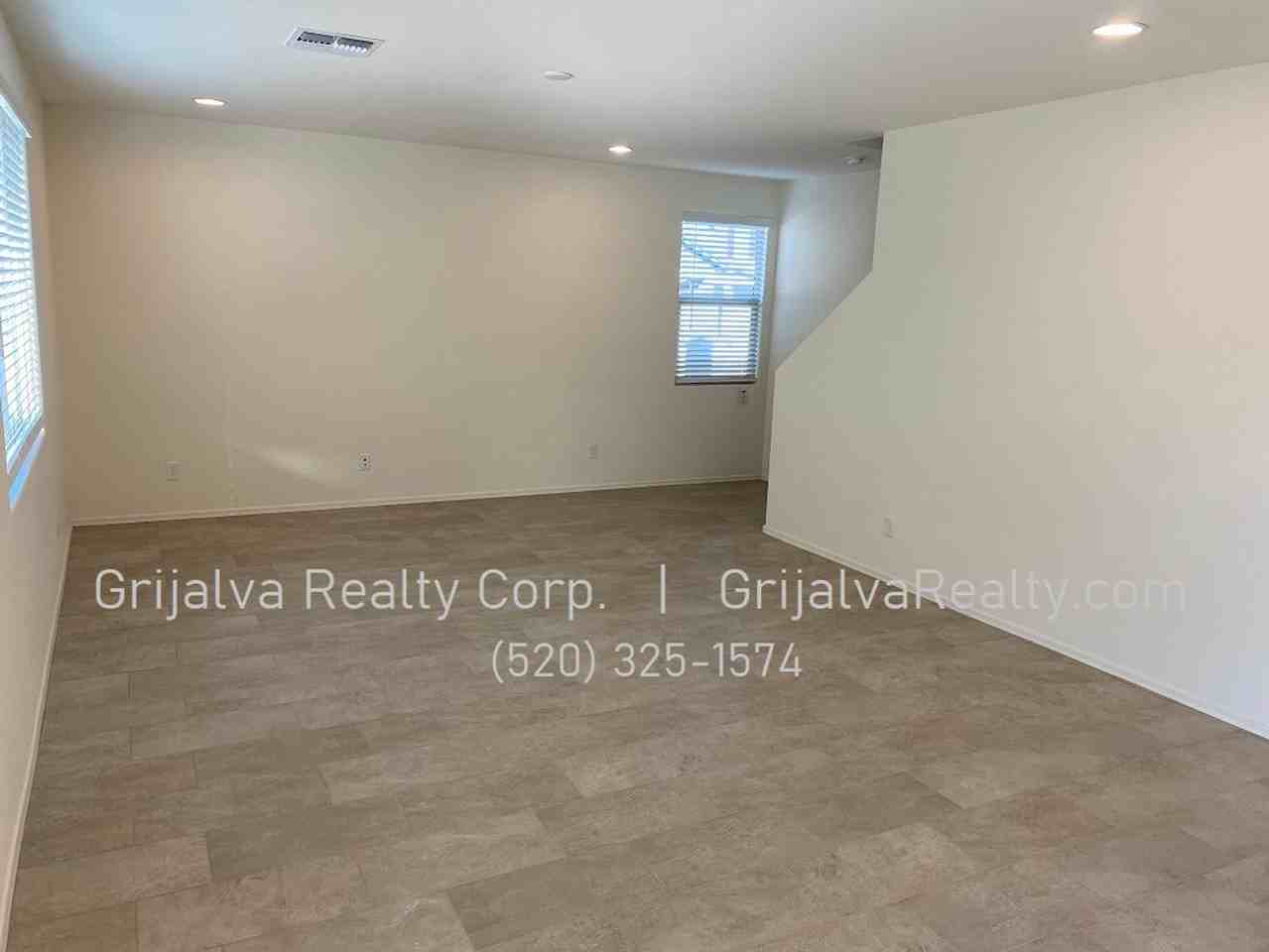 10677 W Harrigan Dr - Photo 2 of 28