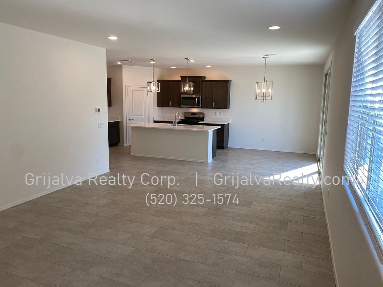 10677 W Harrigan Dr - Photo 3 of 28