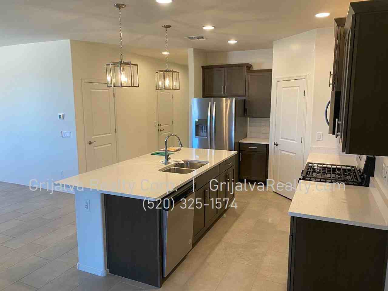 10677 W Harrigan Dr - Photo 5 of 28