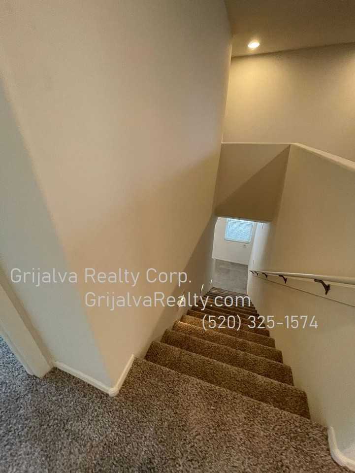 10677 W Harrigan Dr - Photo 7 of 28