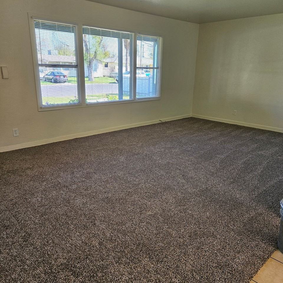 2236 Carol St - Photo 2 of 9