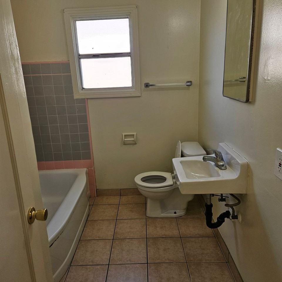 2236 Carol St - Photo 5 of 9