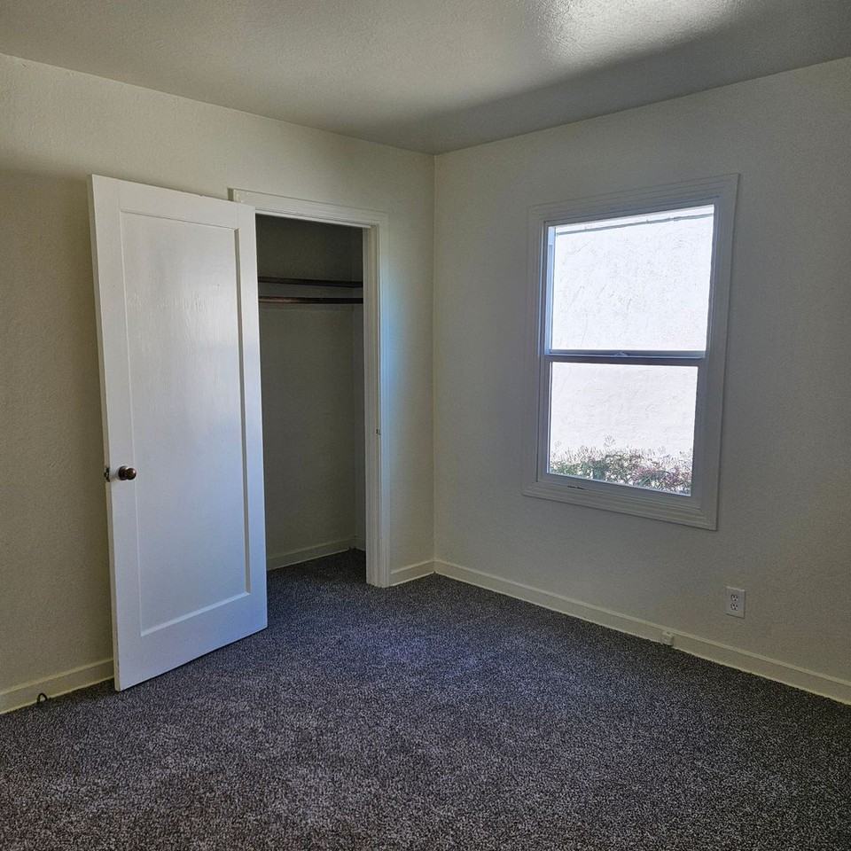 2236 Carol St - Photo 6 of 9