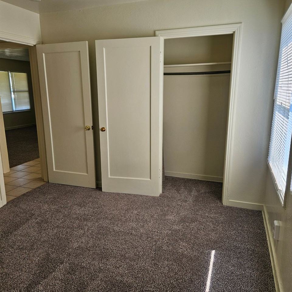 2236 Carol St - Photo 7 of 9