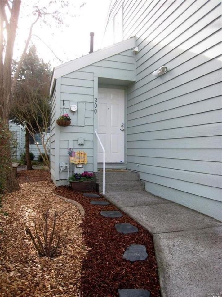 200 Courtyards E - Photo 2 of 20