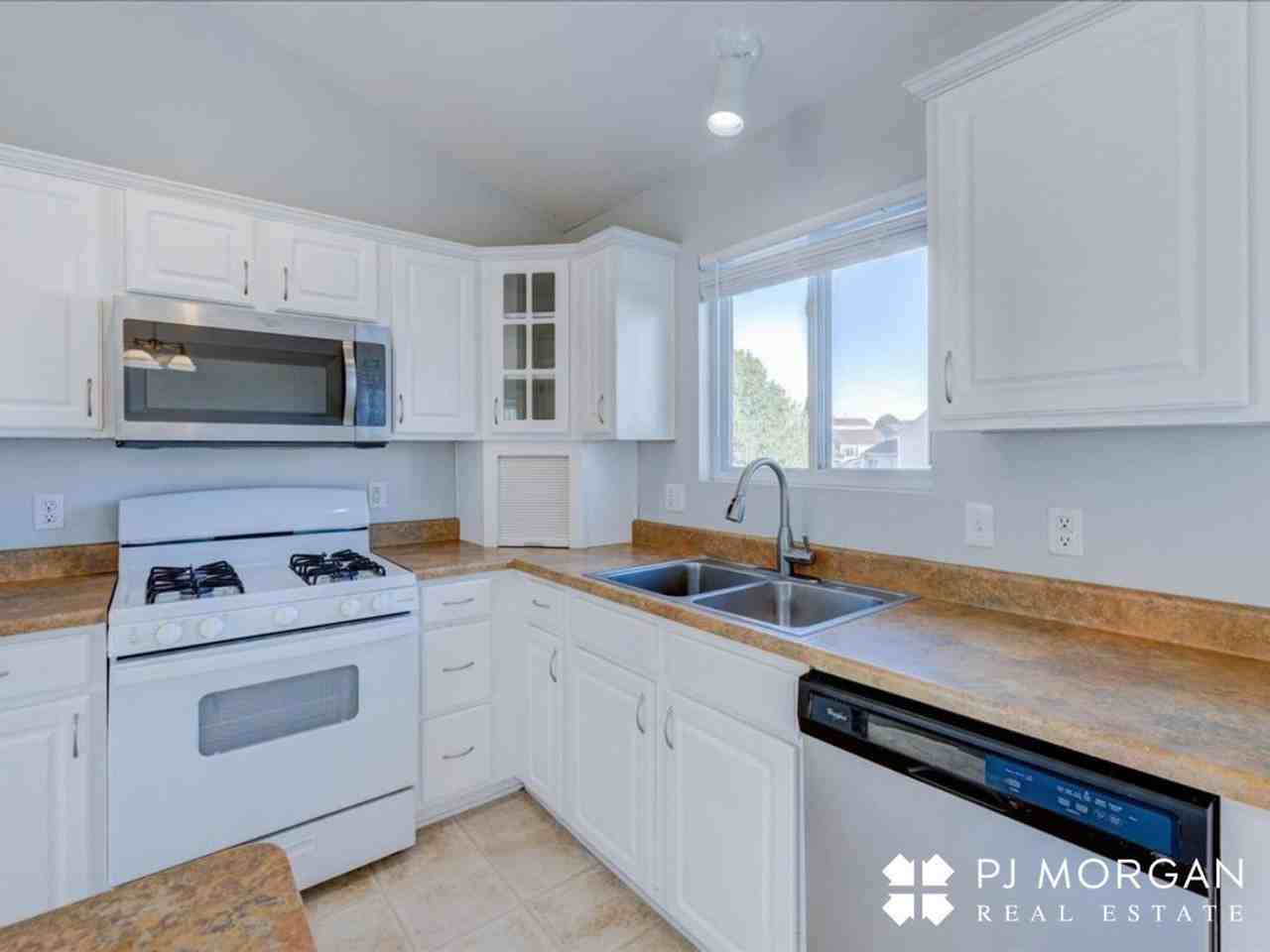 11004 Weber St - Photo 4 of 27