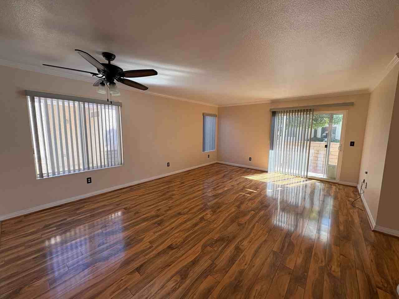 11571 Park Ln - Photo 2 of 15