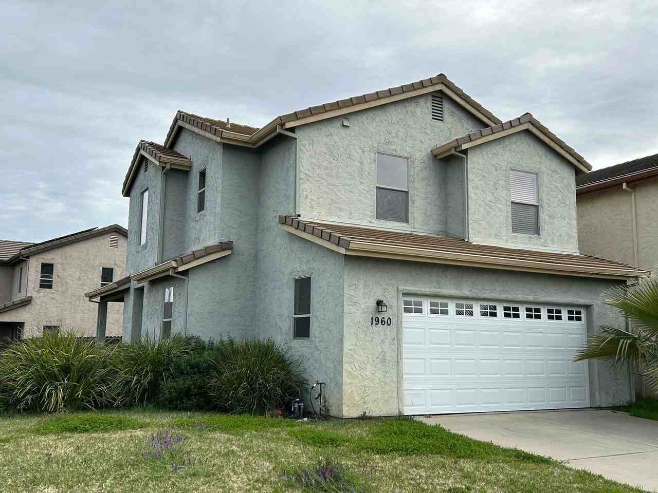 1960 Bluffs Dr - Photo 2 of 16