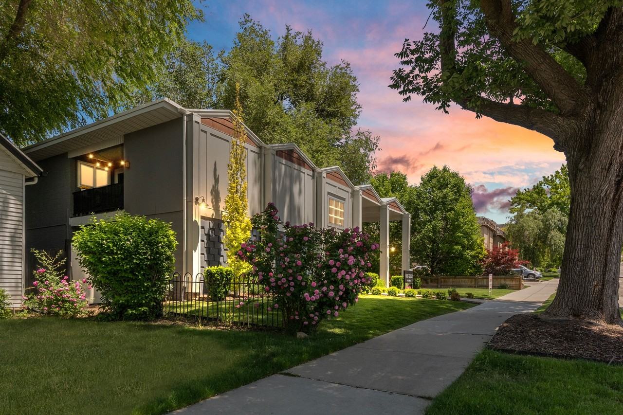 In the Heart of 9th & 9th! - Photo 2 of 8