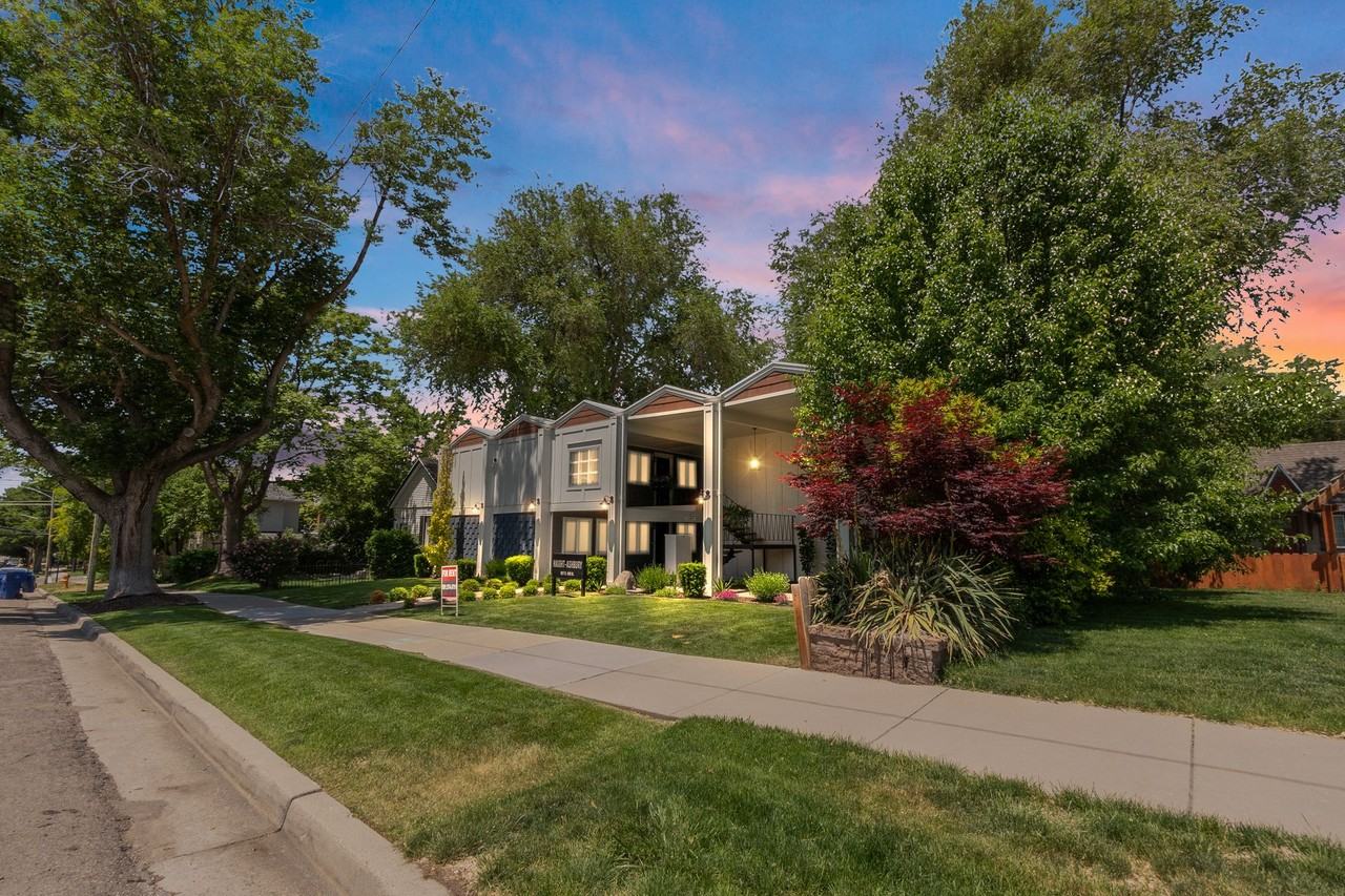 In the Heart of 9th & 9th! - Photo 3 of 8