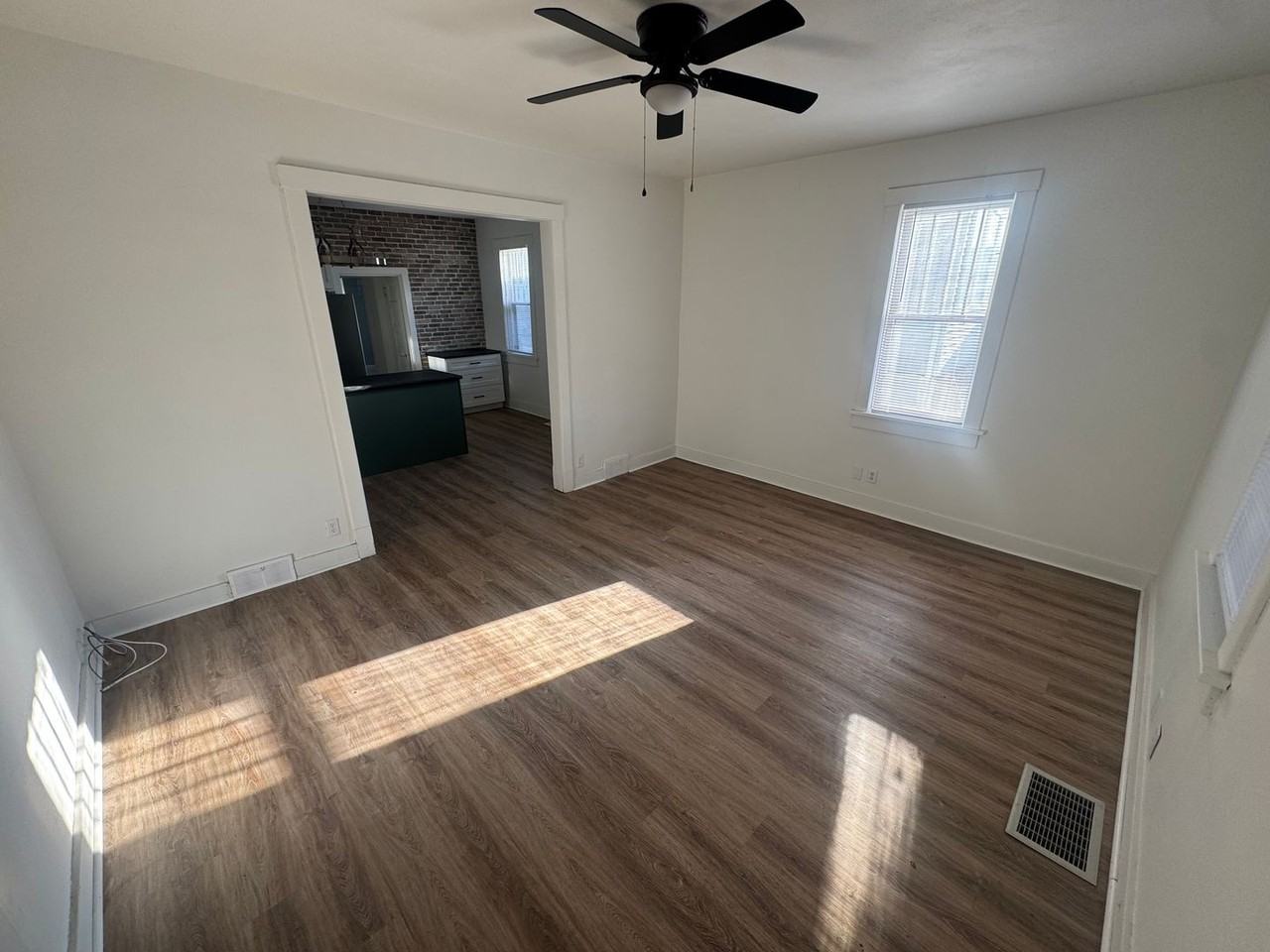 1101 E Samuel Ave - Photo 3 of 18