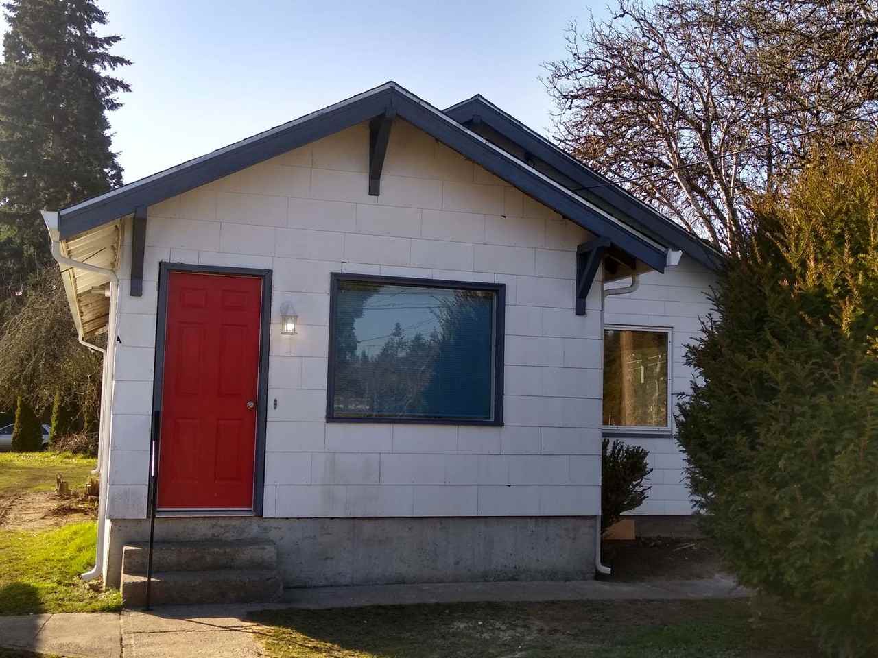 2070 Se Maple St - Photo 3 of 17