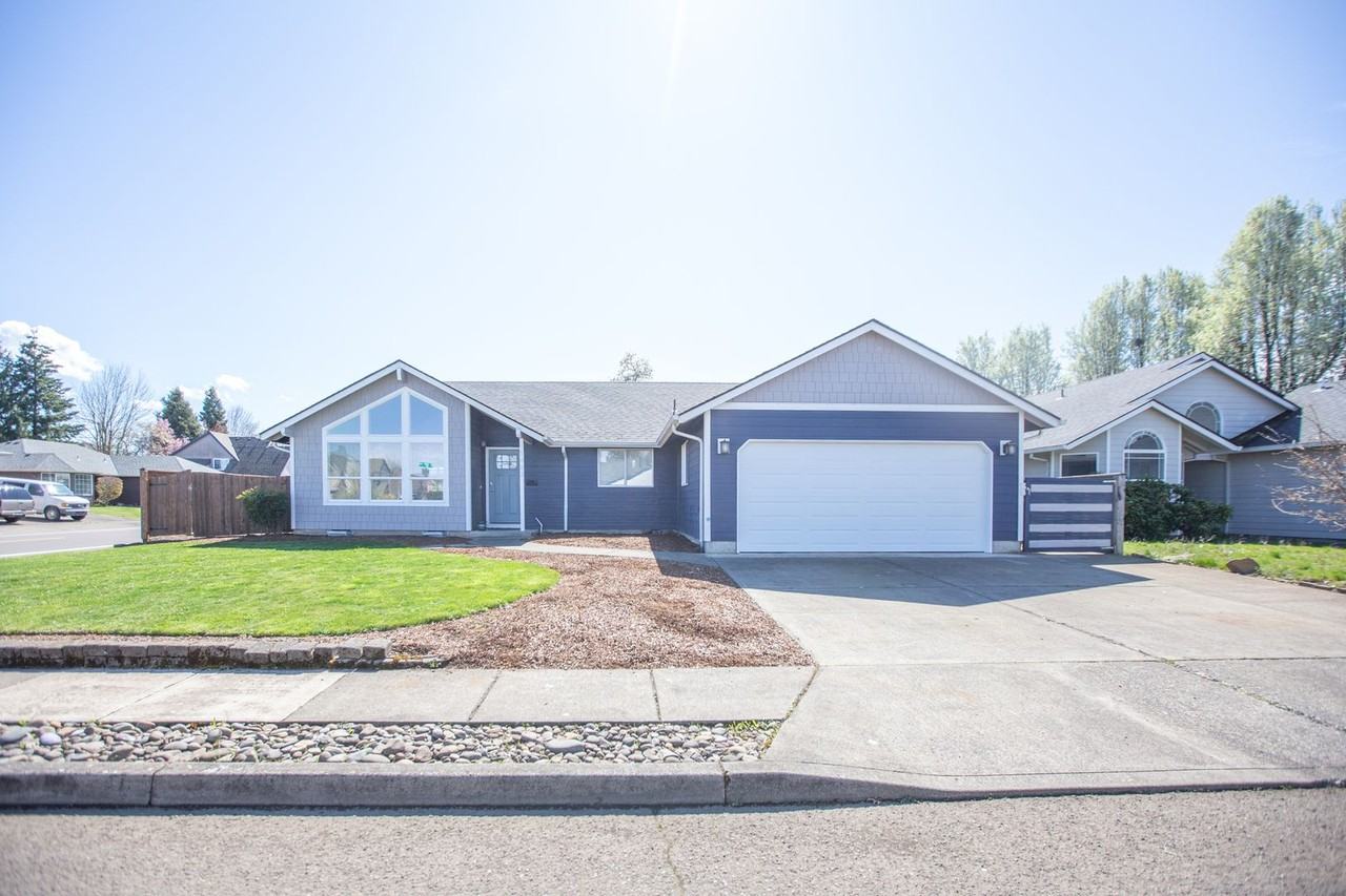 1463 Se 11th Loop - Photo 2 of 27