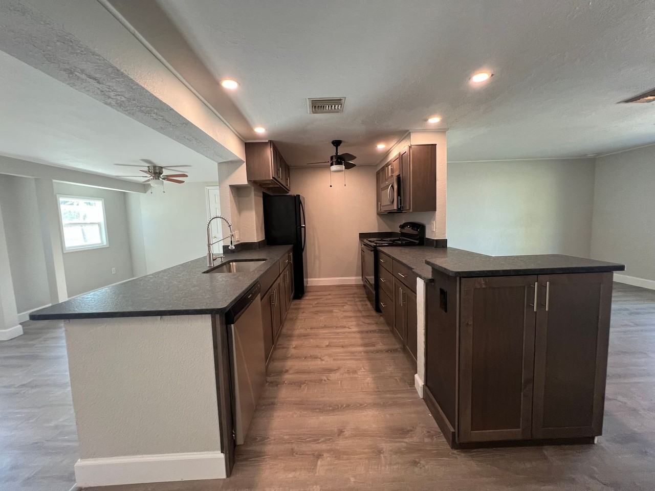 2443 Duke Ln - Photo 5 of 32