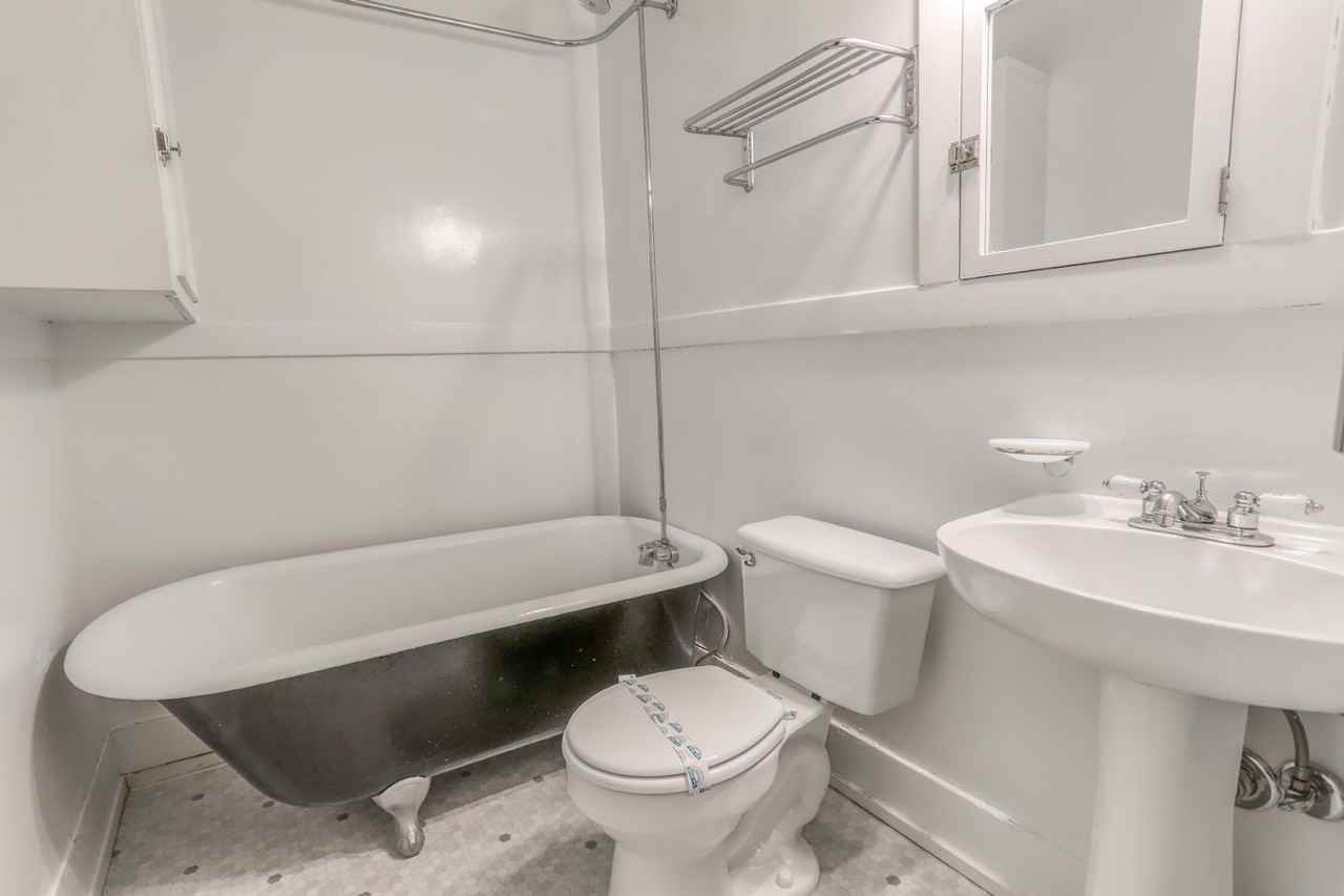 1631 Nw Everett St #102 - Photo 6 of 13