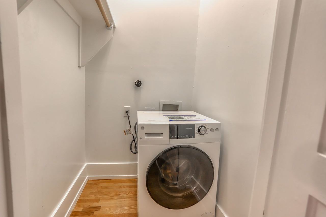 1631 Nw Everett St #102 - Photo 7 of 13