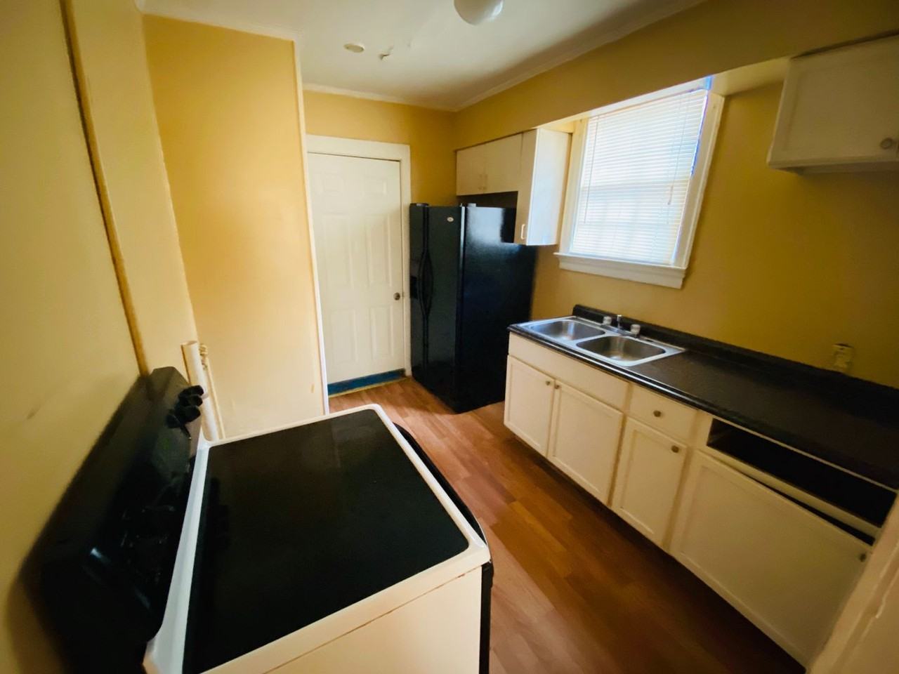 831 Hamilton Ct - Photo 4 of 10