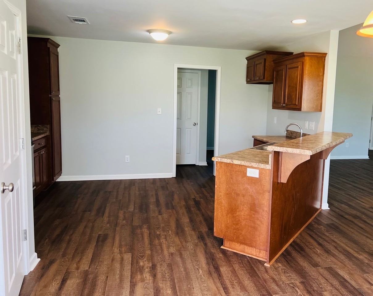 1372 Lovers Lane Rd - Photo 3 of 12