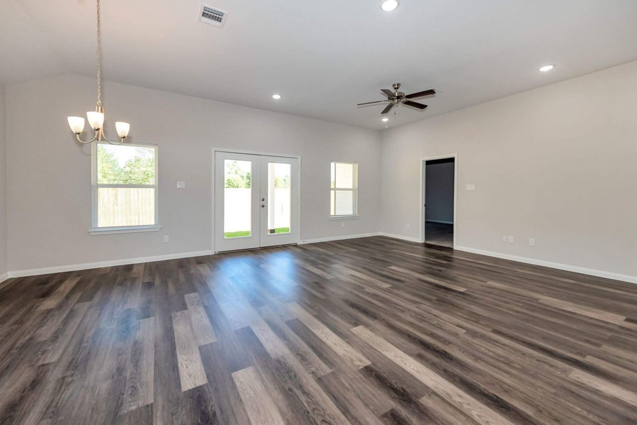1683 County Road 3556 - Photo 3 of 23